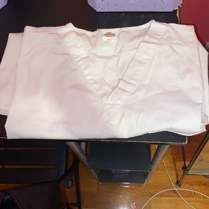 Nurse 👩🏻‍⚕️ Scrubs top short sleeve white color size XL-XXL x1